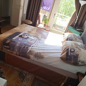 Homey Budget Bedroom Privatunterkunft